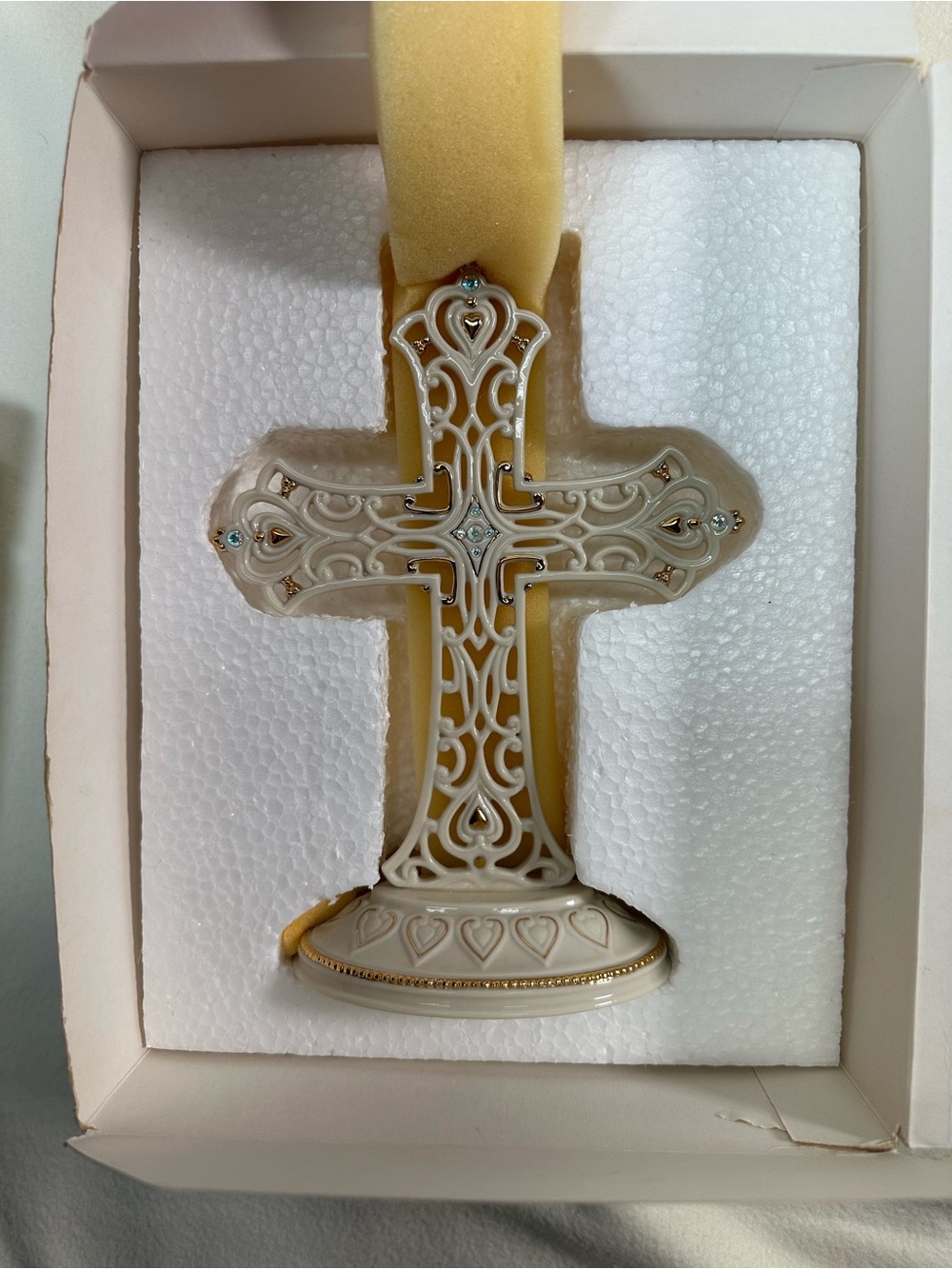 NWT Lenox Cream Ceramic “Eternal Love” Cross with Gold Trim and Crystal Accents - Picture 7 of 8